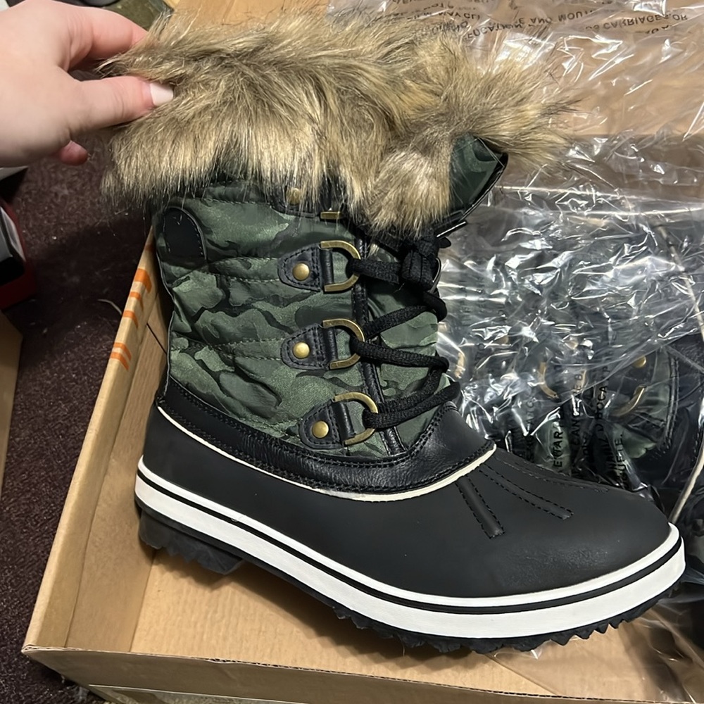 Snow boots - Picture 3 of 4